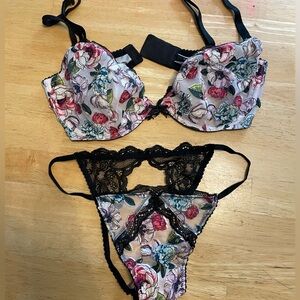 Very sexy low cut demi bra in floral lace